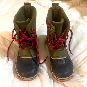 Girls size 3 snow boots